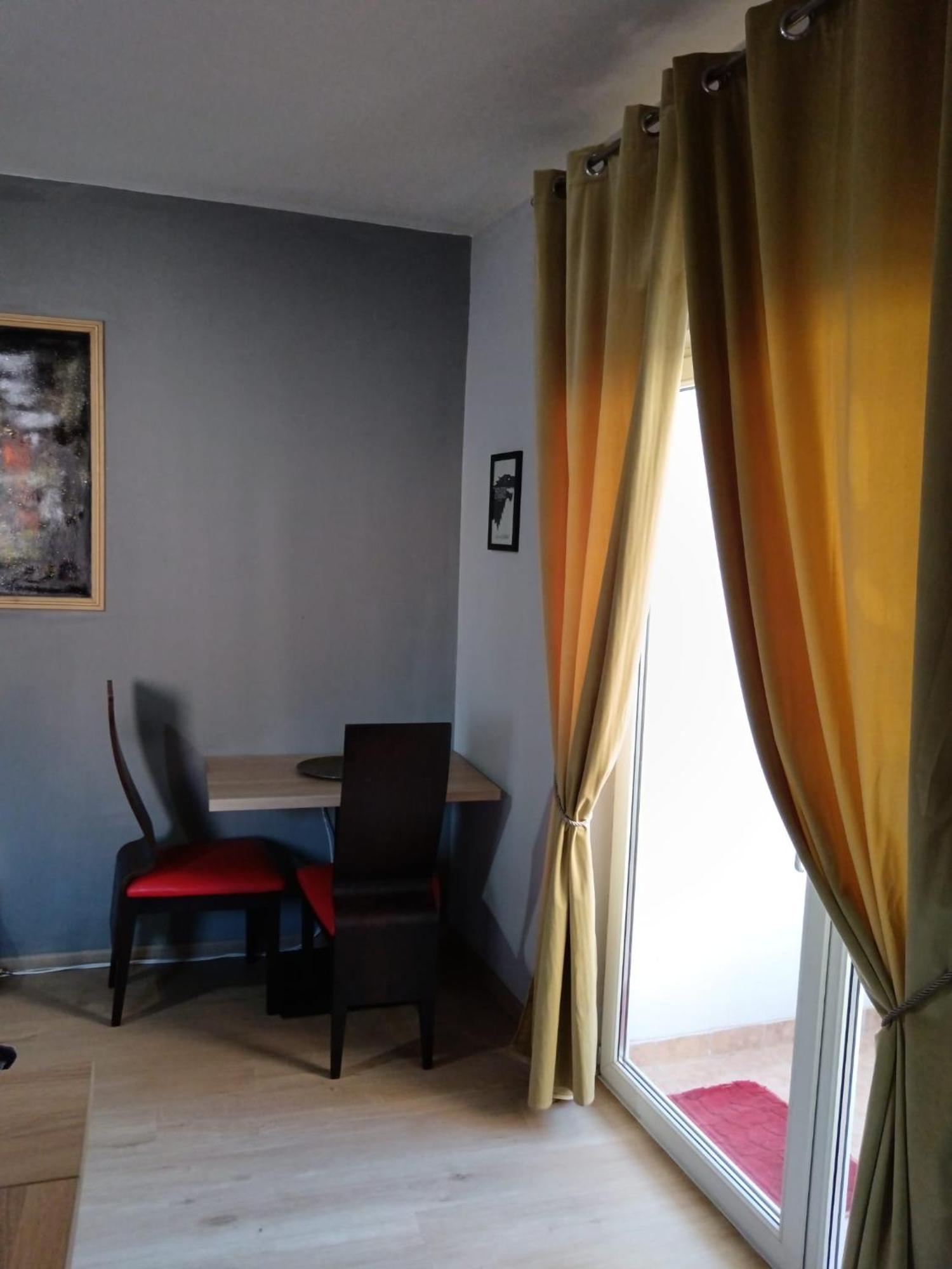 Easy Check In Apartments 021 Vladika Novi Sad Room photo